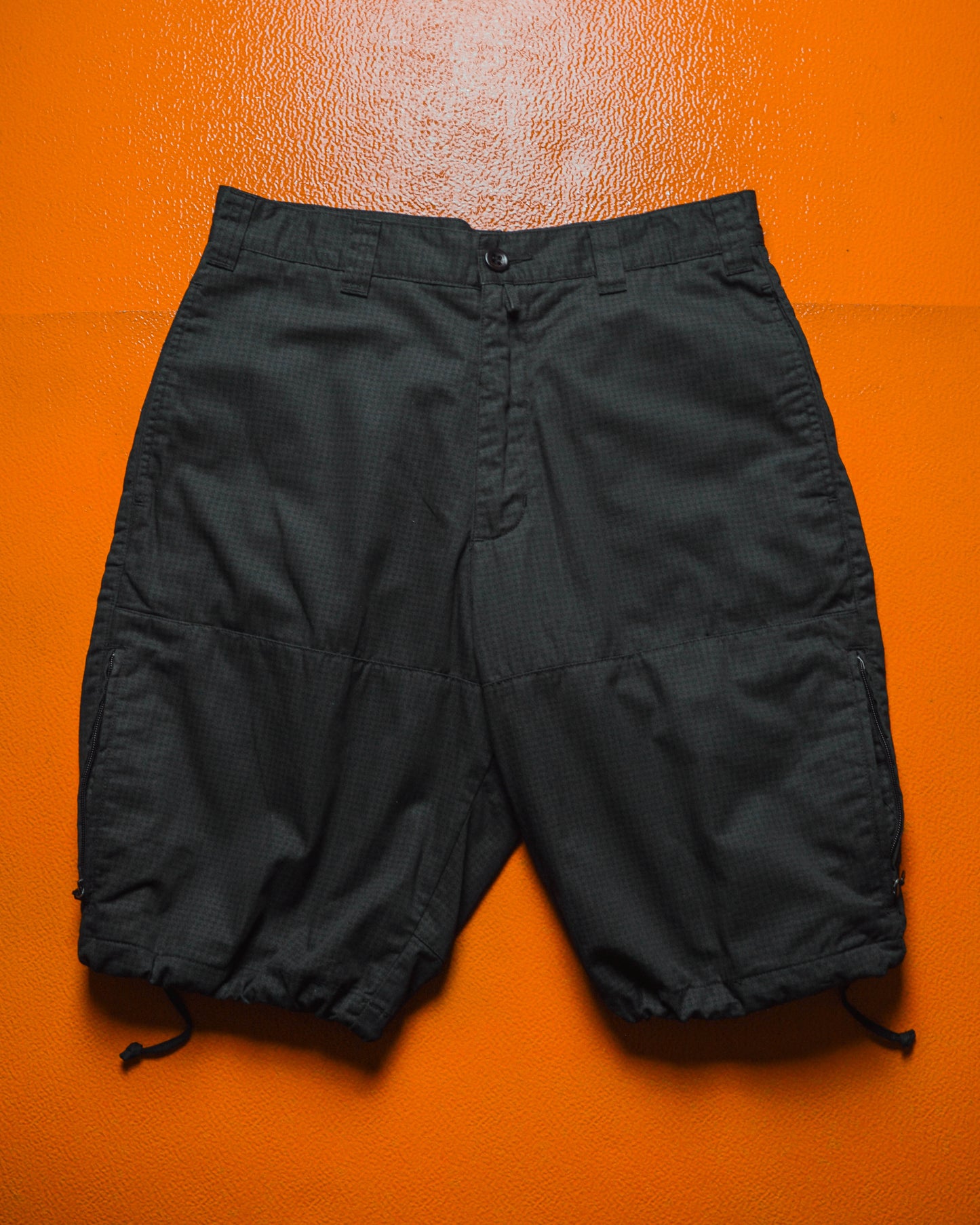Tonal Black Houndstooth Pattern Side Pocket Cargo Shorts ( 30 & 32)
