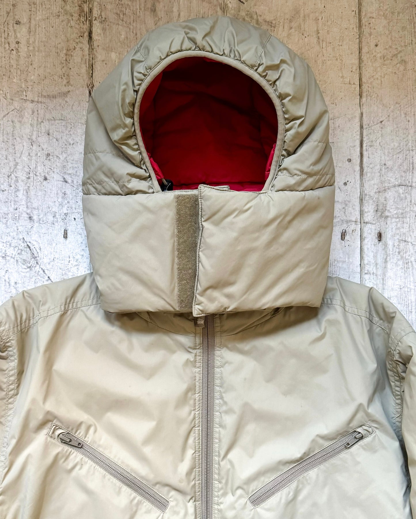 Early 2000s High Neck Beige Cross Pocket Padded Beige Red Jacket (L)