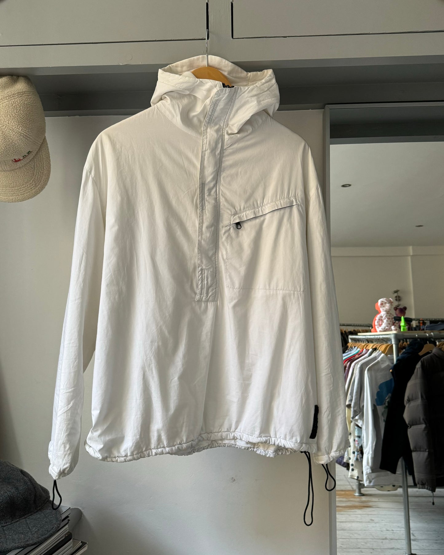 AW1999 Relax White Padded Asymmetrical Lightweight Anorak Jacket (L)