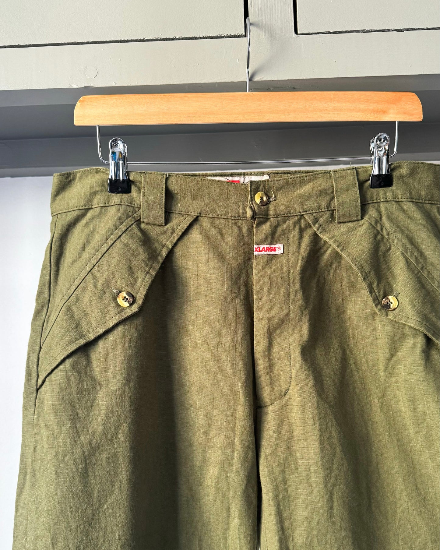 Early 2000s Khaki Green Flap Pocket Shorts (34)