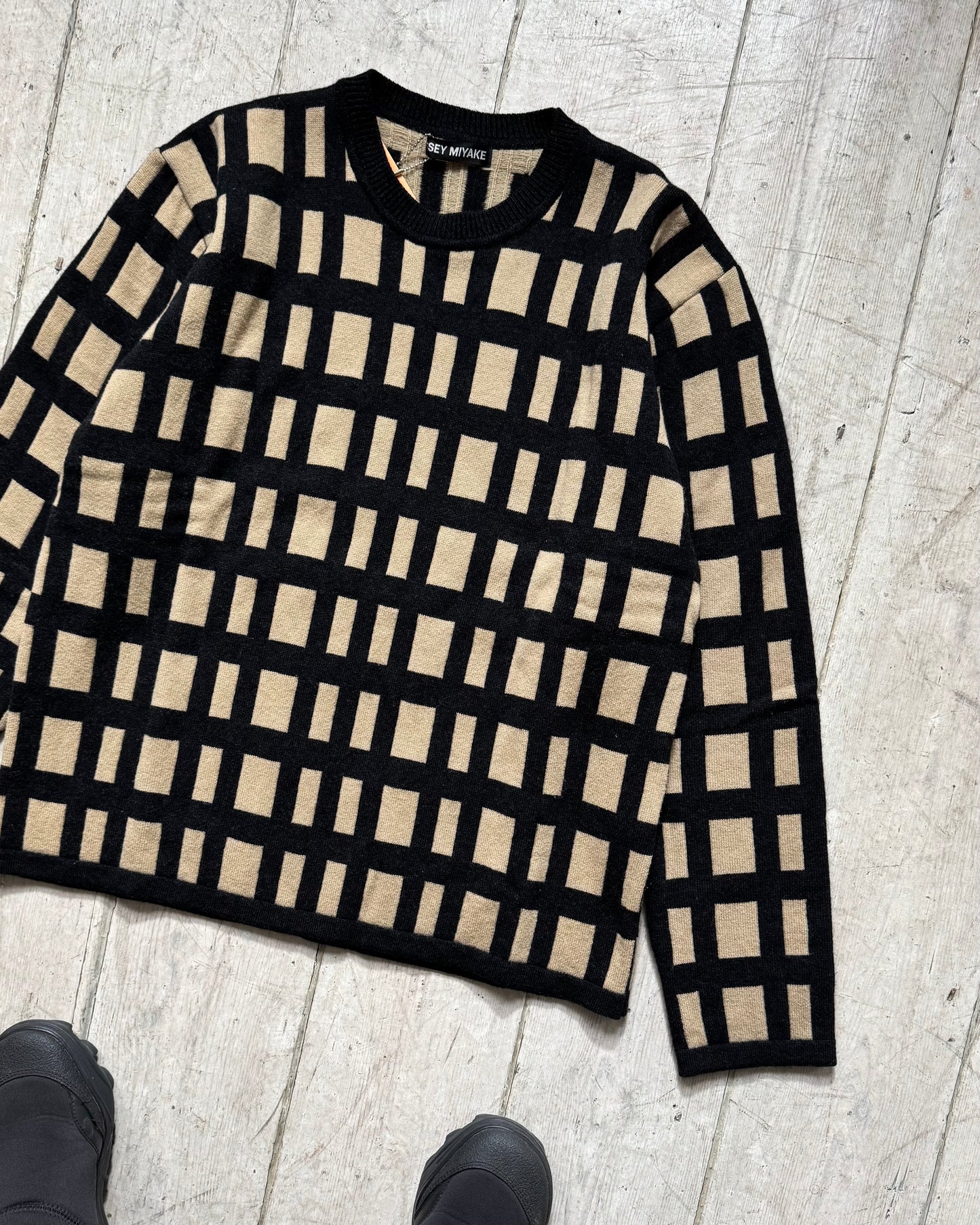 Autumn 2003 Beige Black Grid Knit Sweater / Jumper (~M~)