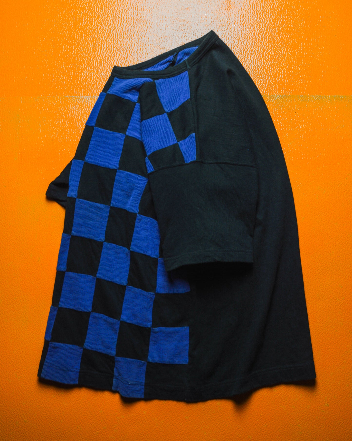 1999 Panelled Squares Textured Blue Black T-shirt (~M~).