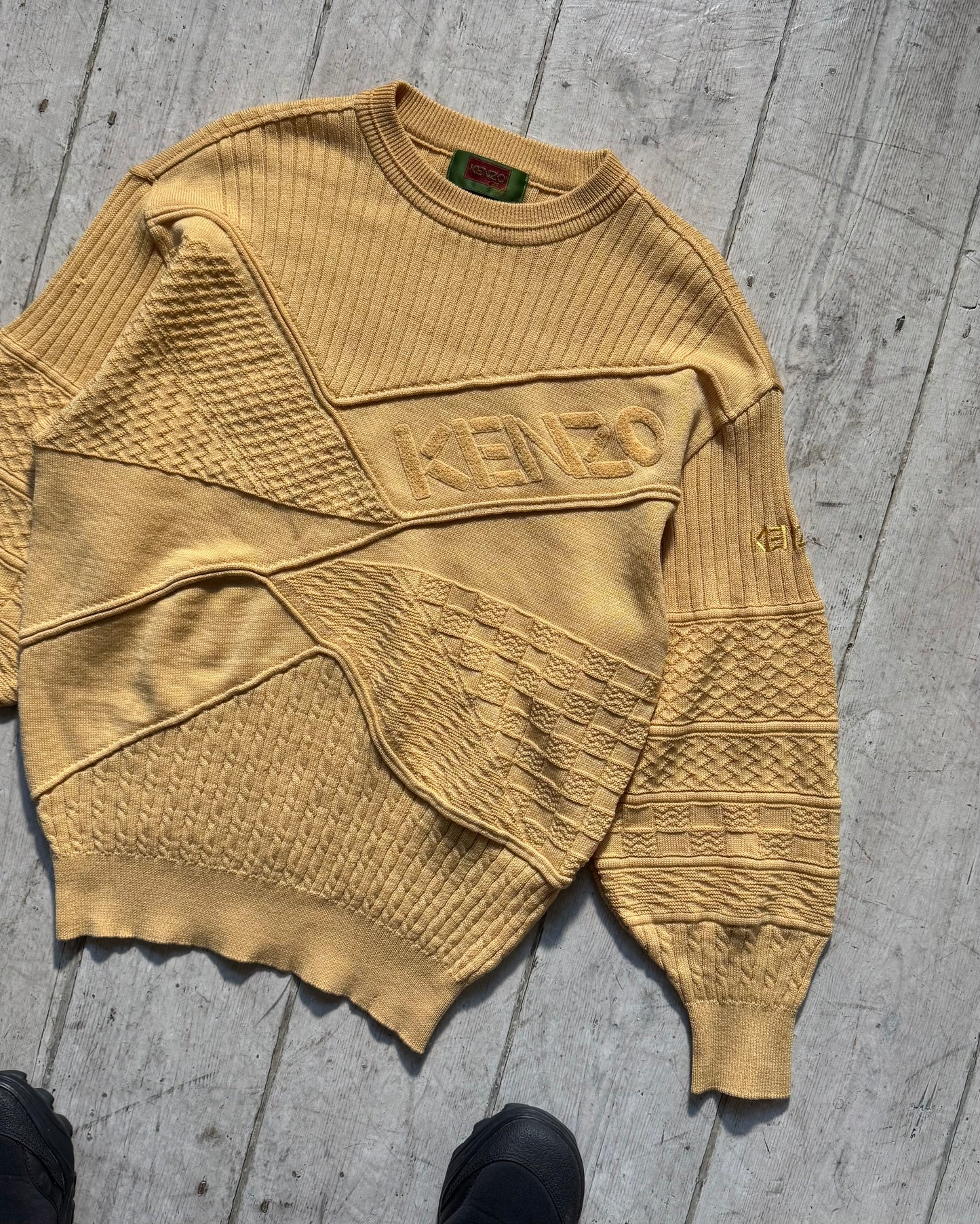 Early 2000s Pale Yellow Textured Panel Logo Knit Jumper  (~M~)