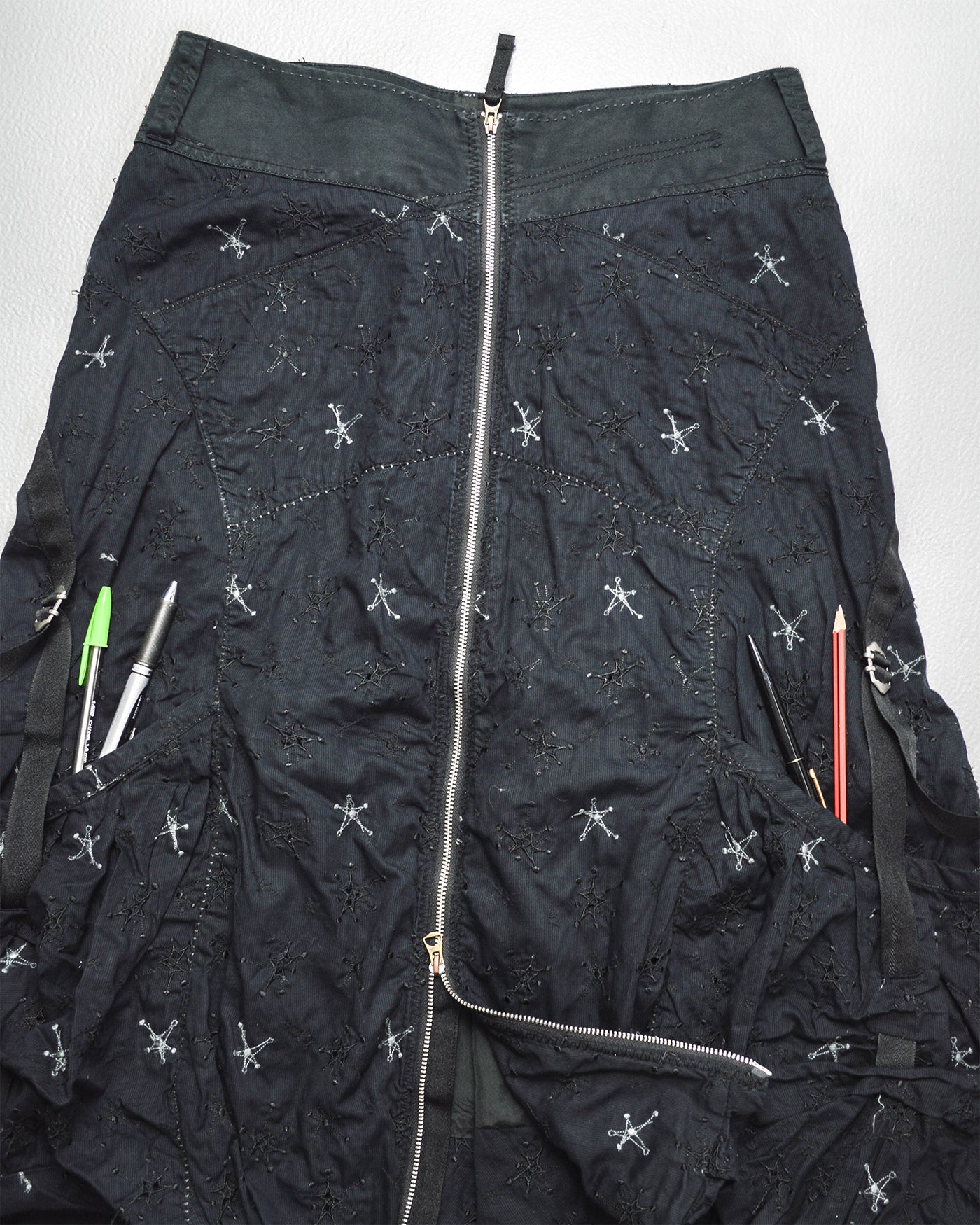 Early 2000s Washed Black / Navy Embroidered Star Pattern Balloon Style Strap Cargo Skirt (S)