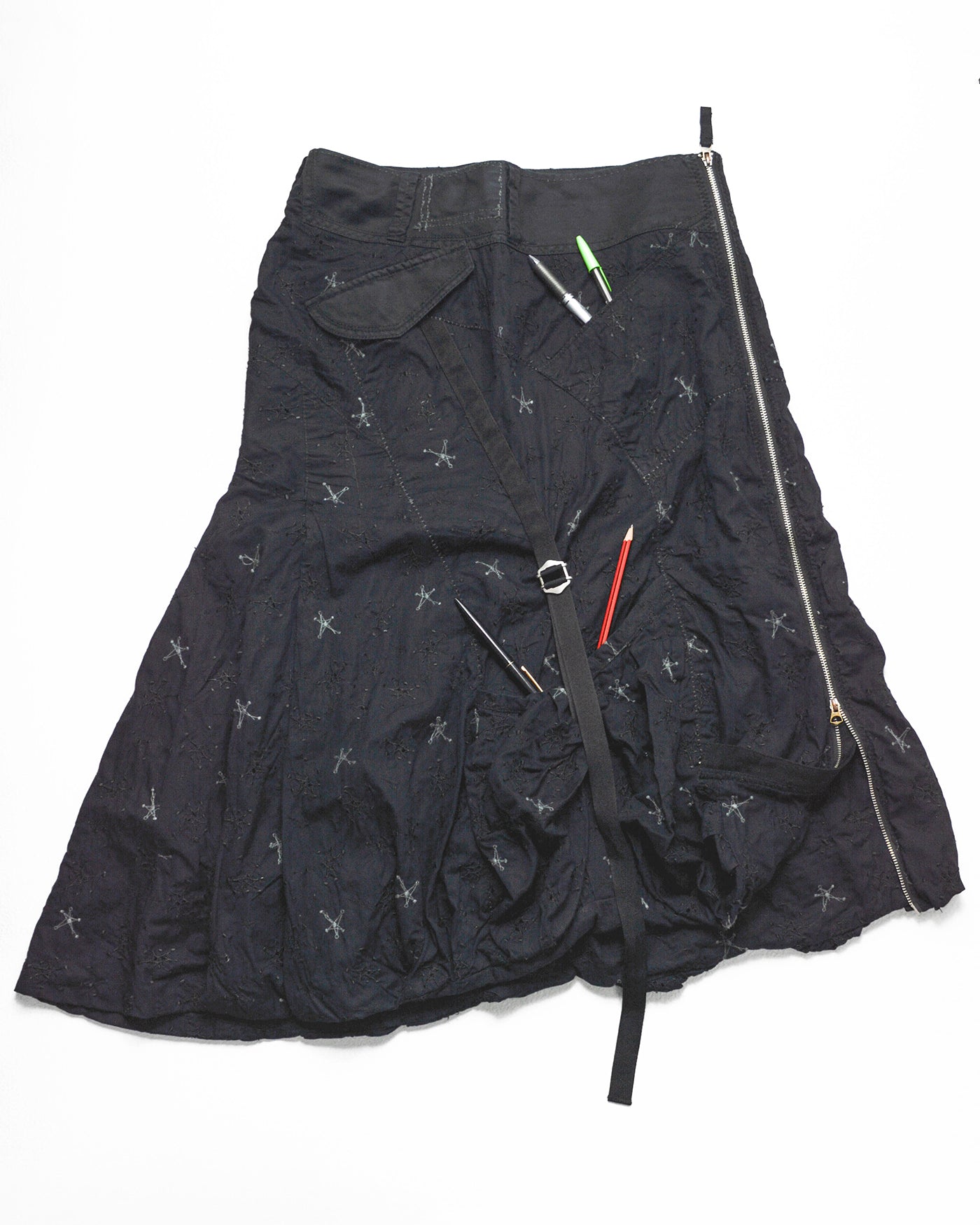 Early 2000s Washed Black / Navy Embroidered Star Pattern Balloon Style Strap Cargo Skirt (S)