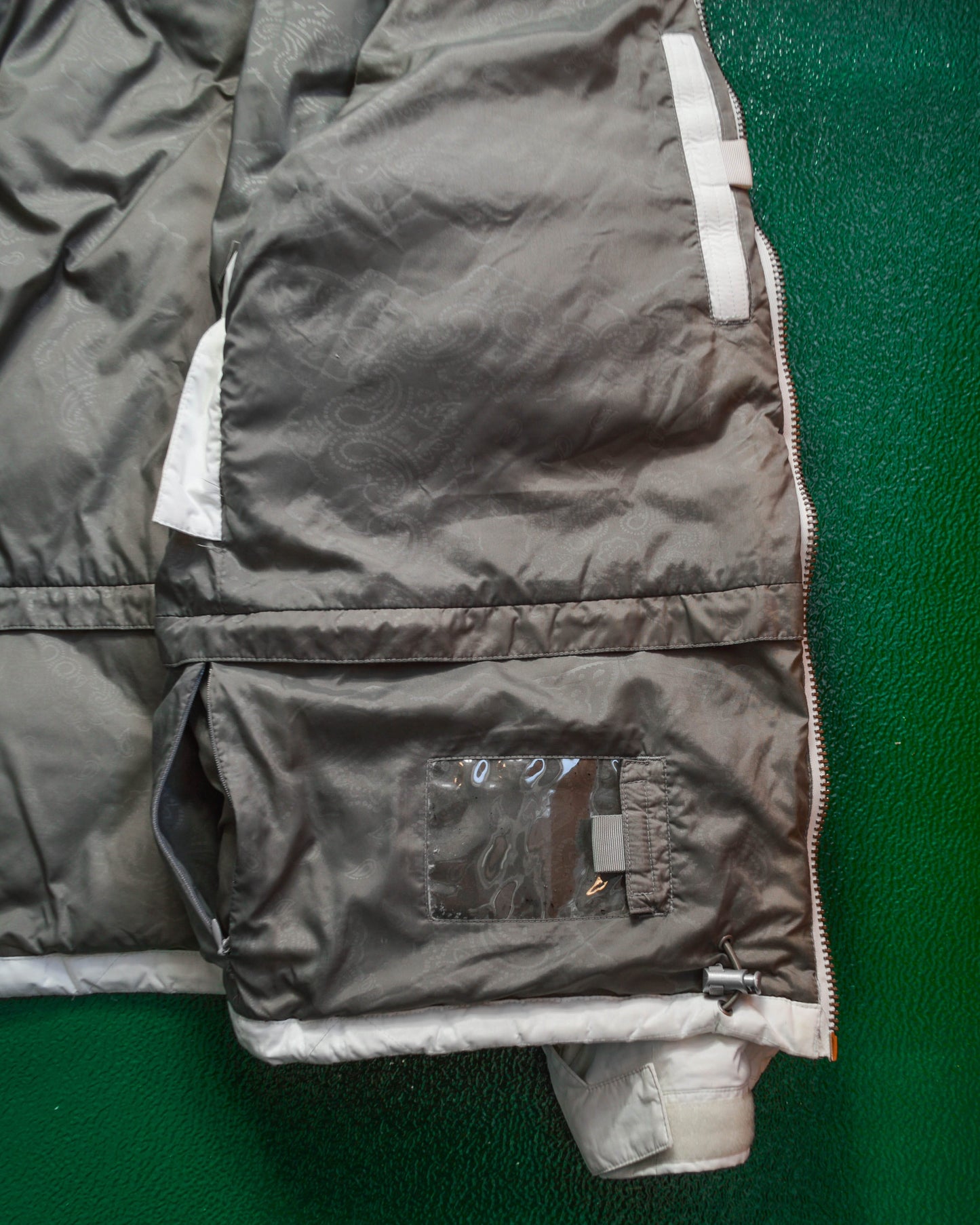 ANALOG Diamond Stitch White Multi Pocket Puffer Jacket (~M~)