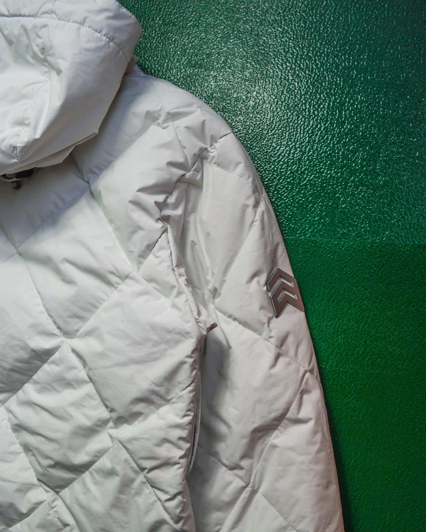 ANALOG Diamond Stitch White Multi Pocket Puffer Jacket (~M~)