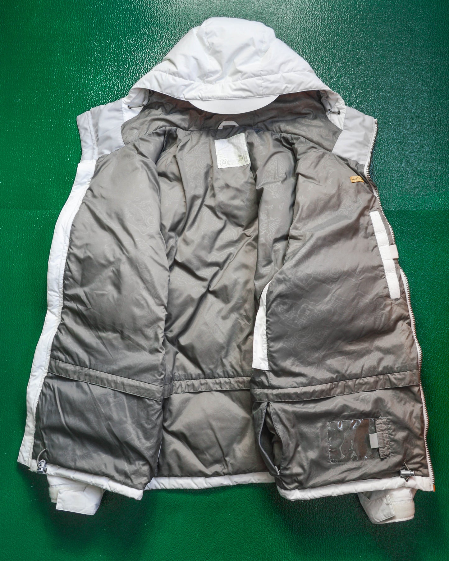 ANALOG Diamond Stitch White Multi Pocket Puffer Jacket (~M~)