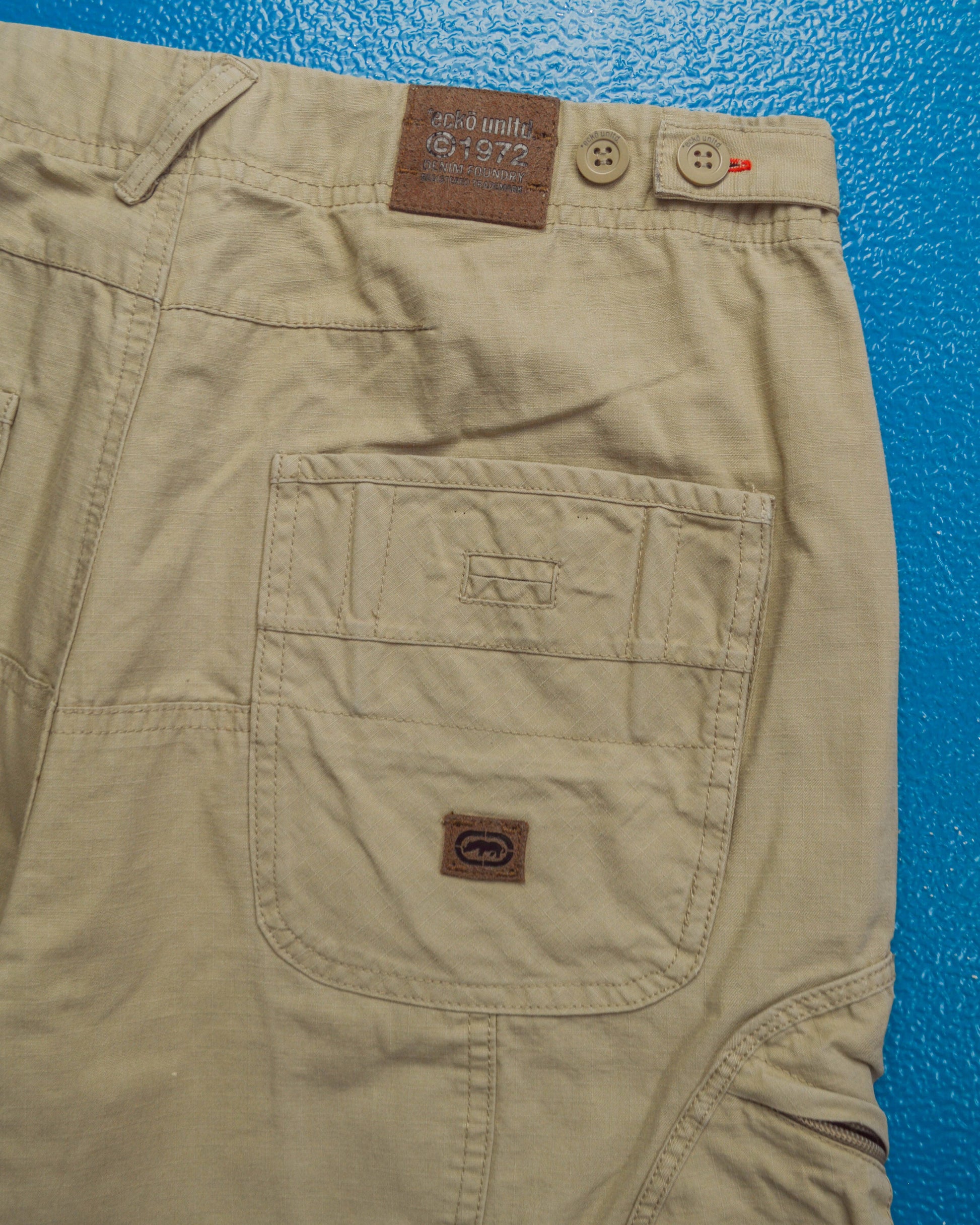 ecko Round / Egg Style Pocket Beige Cargo Shorts (30)