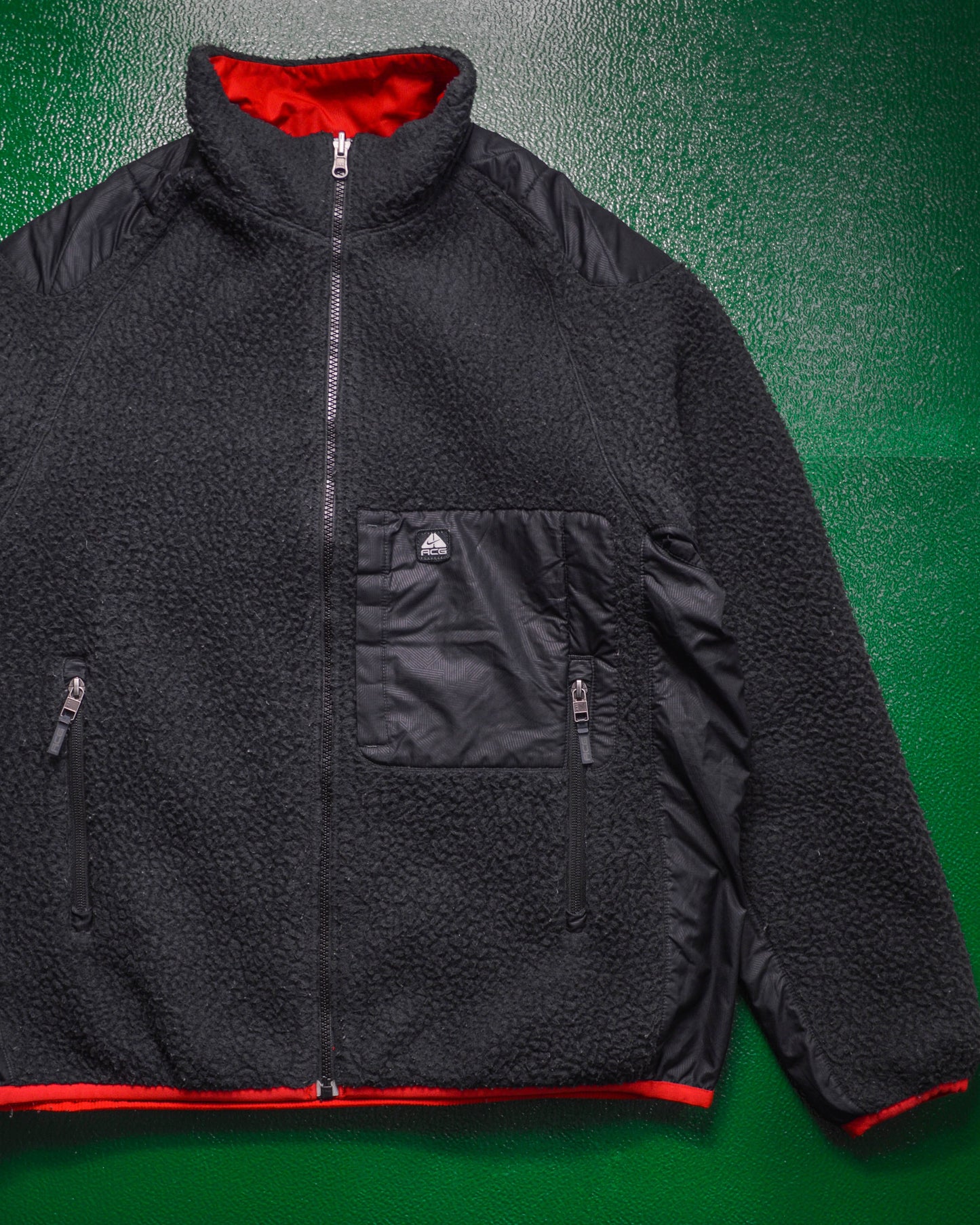 Nike ACG Deep Pile Fleece Reversible Black / Red Jacket (M)