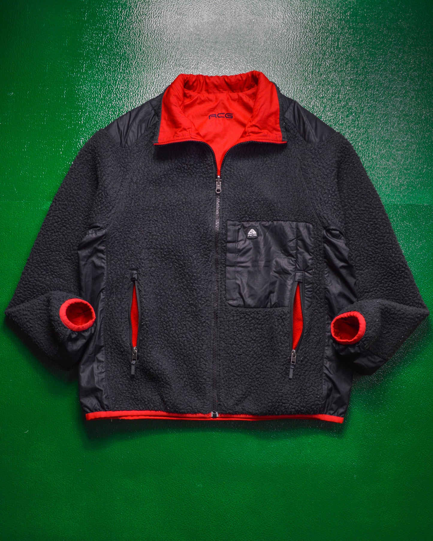 Nike ACG Deep Pile Fleece Reversible Black / Red Jacket (M)