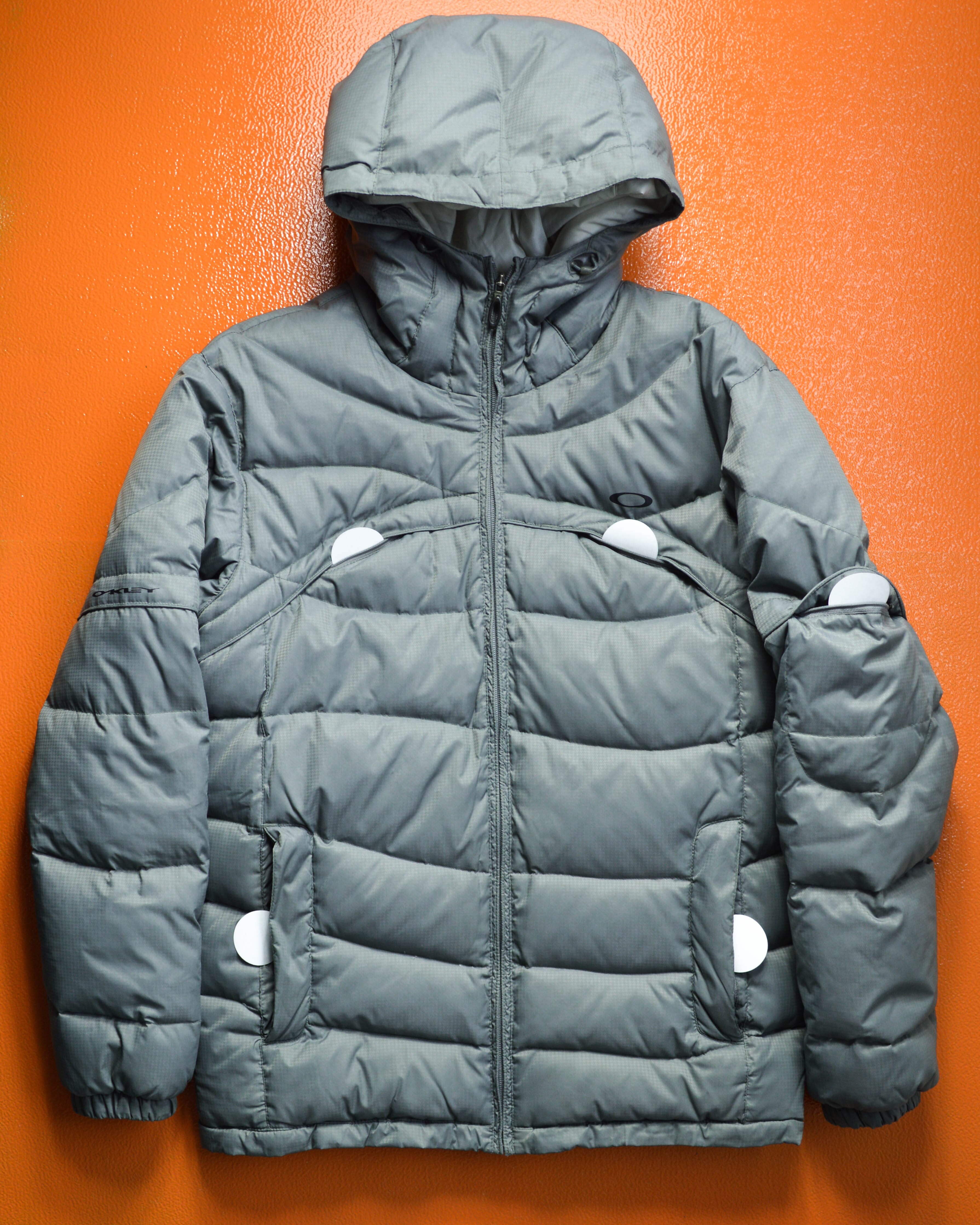 Oakley 2000s Grey Puffer Jacket (M) – shop.allenreji