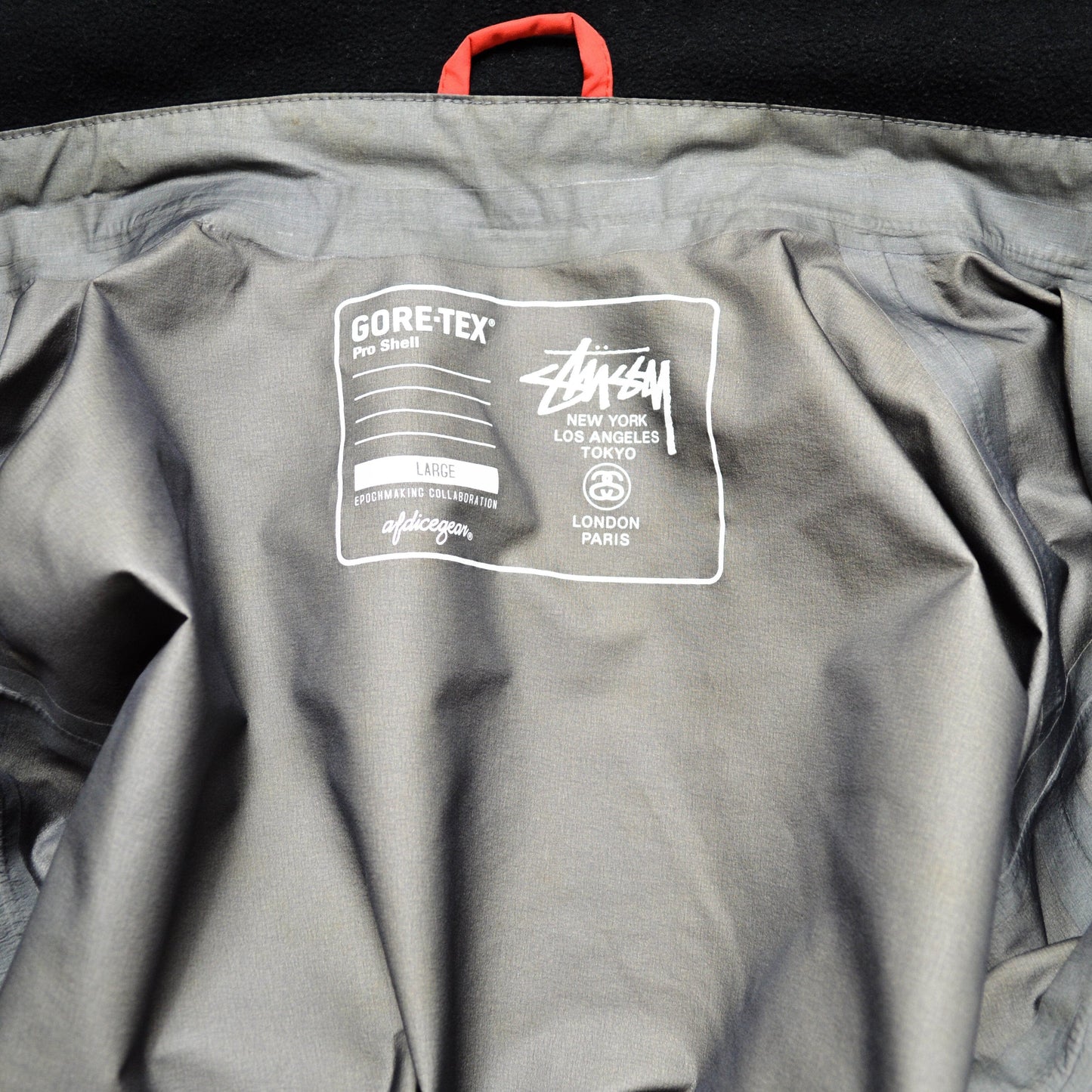 Stussy AFDICEGEAR A/W11 Red Asymmetrical Curved Zip Gore-tex Jacket (~M~)